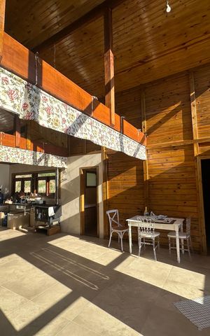 Casa à venda com 1000m², 2 quartos e 10 vagas Casa à venda com 1000m², 2 quartos e 10 vagasSala