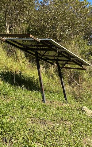 Casa à venda com 1000m², 2 quartos e 10 vagas Casa à venda com 1000m², 2 quartos e 10 vagasPlaca de captação de energia solar