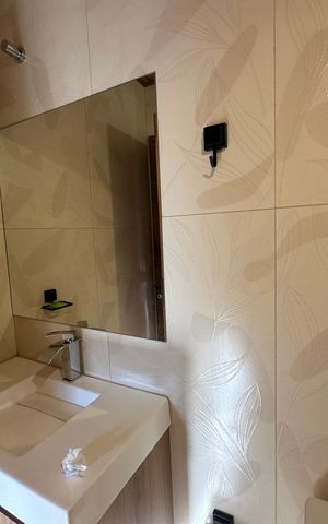 Casa à venda com 1000m², 2 quartos e 10 vagas Casa à venda com 1000m², 2 quartos e 10 vagasBanheiro da Suíte 2