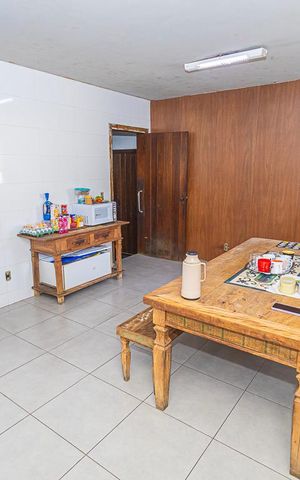 Casa à venda com 500m², 5 quartos e 7 vagas Casa à venda com 500m², 5 quartos e 7 vagasCozinha