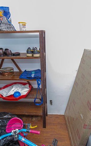 Casa à venda com 500m², 5 quartos e 7 vagas Casa à venda com 500m², 5 quartos e 7 vagasCloset