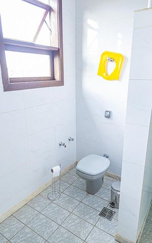 Casa à venda com 500m², 5 quartos e 7 vagas Casa à venda com 500m², 5 quartos e 7 vagasBanheiro