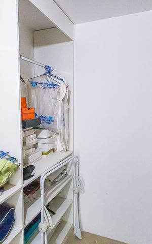 Casa à venda com 500m², 5 quartos e 7 vagas Casa à venda com 500m², 5 quartos e 7 vagasCloset