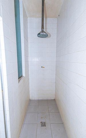 Casa à venda com 500m², 5 quartos e 7 vagas Casa à venda com 500m², 5 quartos e 7 vagassauna/ ducha