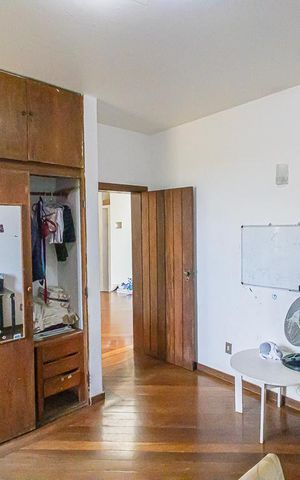 Casa à venda com 500m², 5 quartos e 7 vagas Casa à venda com 500m², 5 quartos e 7 vagasQuarto 3