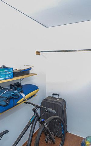 Casa à venda com 500m², 5 quartos e 7 vagas Casa à venda com 500m², 5 quartos e 7 vagasCloset