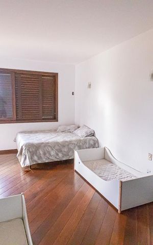 Casa à venda com 500m², 5 quartos e 7 vagas Casa à venda com 500m², 5 quartos e 7 vagasQuarto 1/ suite/ closet/ varanda
