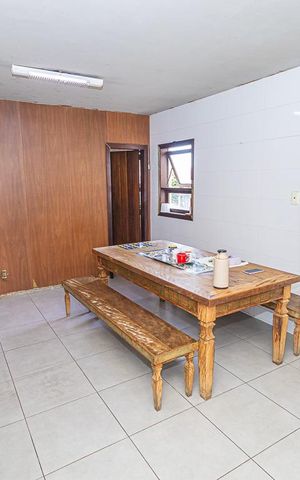Casa à venda com 500m², 5 quartos e 7 vagas Casa à venda com 500m², 5 quartos e 7 vagasCozinha