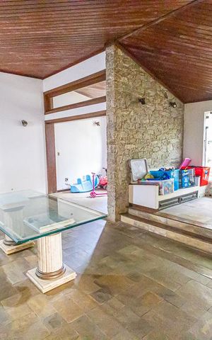 Casa à venda com 500m², 5 quartos e 7 vagas Casa à venda com 500m², 5 quartos e 7 vagasCopa