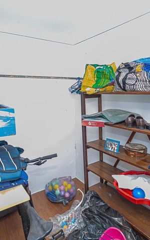 Casa à venda com 500m², 5 quartos e 7 vagas Casa à venda com 500m², 5 quartos e 7 vagasCloset