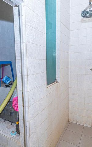 Casa à venda com 500m², 5 quartos e 7 vagas Casa à venda com 500m², 5 quartos e 7 vagassauna/ ducha