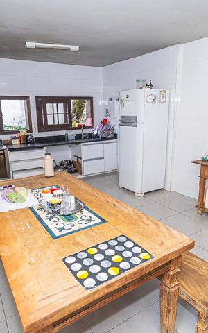 Casa à venda com 500m², 5 quartos e 7 vagas Casa à venda com 500m², 5 quartos e 7 vagasCozinha