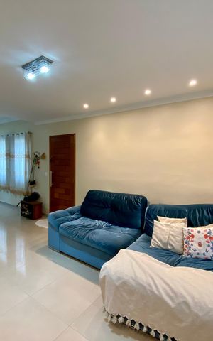 Casa à venda com 137m², 3 quartos e 3 vagas Casa à venda com 137m², 3 quartos e 3 vagasSala