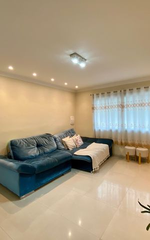 Casa à venda com 137m², 3 quartos e 3 vagas Casa à venda com 137m², 3 quartos e 3 vagasSala