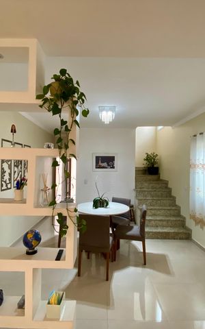 Casa à venda com 137m², 3 quartos e 3 vagas Casa à venda com 137m², 3 quartos e 3 vagasSala de Jantar