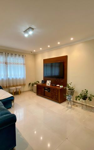 Casa à venda com 137m², 3 quartos e 3 vagas Casa à venda com 137m², 3 quartos e 3 vagasSala