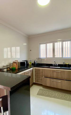 Casa à venda com 137m², 3 quartos e 3 vagas Casa à venda com 137m², 3 quartos e 3 vagasCozinha