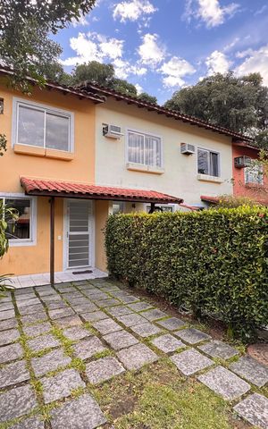 Casa de condomínio para alugar com 68m², 2 quartos e 1 vaga Casa de condomínio para alugar com 68m², 2 quartos e 1 vagaFachada