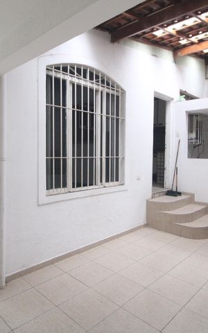 Casa à venda com 140m², 3 quartos e 3 vagasFundos da casa