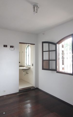 Casa à venda com 140m², 3 quartos e 3 vagasSuíte