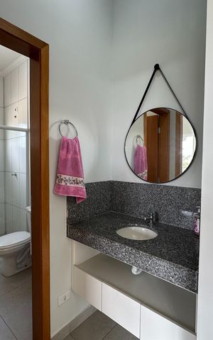 Casa de condomínio para alugar com 360m², 5 quartos e 4 vagasBanheiro Corredor