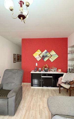 Casa à venda com 214m², 5 quartos e 5 vagas Casa à venda com 214m², 5 quartos e 5 vagasSala - Casa 1