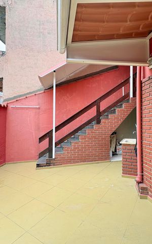 Casa à venda com 214m², 5 quartos e 5 vagas Casa à venda com 214m², 5 quartos e 5 vagasÁrea de Serviço/ Churrasqueira/ Garagem