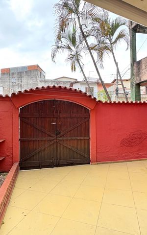 Casa à venda com 214m², 5 quartos e 5 vagas Casa à venda com 214m², 5 quartos e 5 vagasÁrea de Serviço/ Churrasqueira/ Garagem
