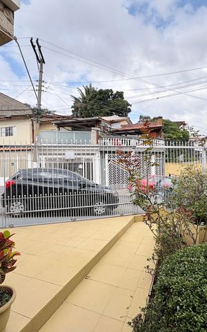 Casa à venda com 214m², 5 quartos e 5 vagas Casa à venda com 214m², 5 quartos e 5 vagasGaragem/ Jardim