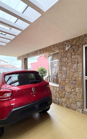 Casa à venda com 214m², 5 quartos e 5 vagas Casa à venda com 214m², 5 quartos e 5 vagasGaragem
