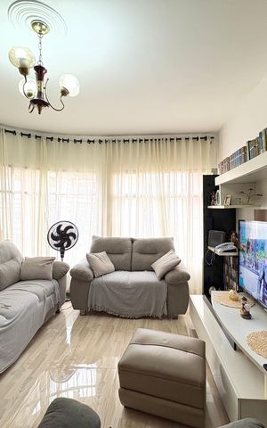 Casa à venda com 214m², 5 quartos e 5 vagas Casa à venda com 214m², 5 quartos e 5 vagasSala - Casa 1