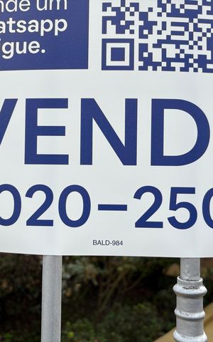 Casa à venda com 214m², 5 quartos e 5 vagas Casa à venda com 214m², 5 quartos e 5 vagasPlaca BALD-984