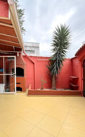 Casa à venda com 214m², 5 quartos e 5 vagas Casa à venda com 214m², 5 quartos e 5 vagasÁrea de Serviço/ Churrasqueira/ Garagem