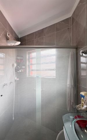 Casa à venda com 214m², 5 quartos e 5 vagas Casa à venda com 214m², 5 quartos e 5 vagasBanheiro da Suíte - Casa 1