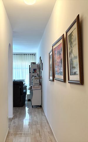 Casa à venda com 214m², 5 quartos e 5 vagas Casa à venda com 214m², 5 quartos e 5 vagasCorredor dos quartos - Casa 1