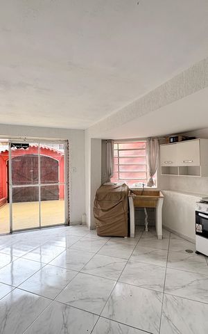 Casa à venda com 214m², 5 quartos e 5 vagas Casa à venda com 214m², 5 quartos e 5 vagasSalão