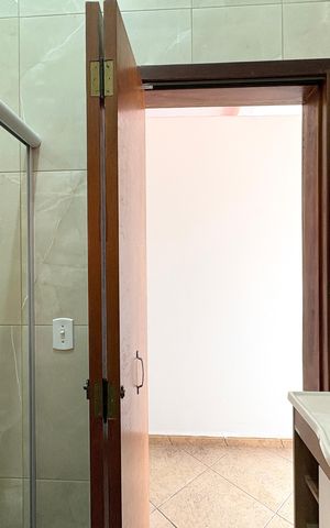 Casa à venda com 214m², 5 quartos e 5 vagas Casa à venda com 214m², 5 quartos e 5 vagasBanheiro - Casa 2