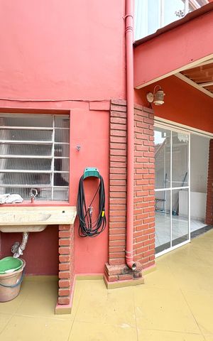 Casa à venda com 214m², 5 quartos e 5 vagas Casa à venda com 214m², 5 quartos e 5 vagasÁrea de Serviço/ Churrasqueira/ Garagem