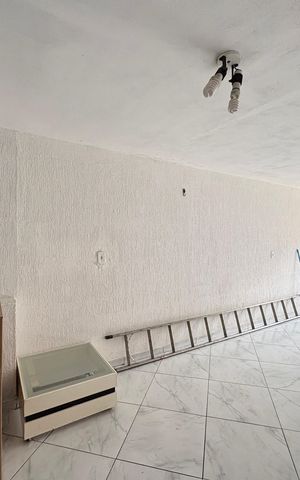 Casa à venda com 214m², 5 quartos e 5 vagas Casa à venda com 214m², 5 quartos e 5 vagasSalão