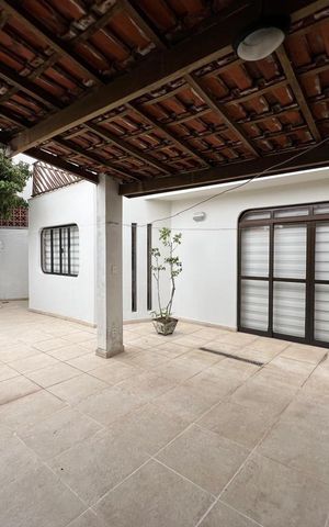Casa à venda com 343m², 5 quartos e 4 vagas