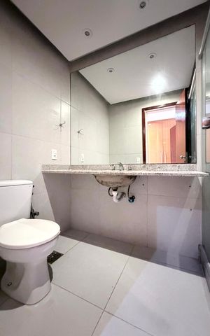 Casa de condomínio à venda com 220m², 3 quartos e 2 vagas Casa de condomínio à venda com 220m², 3 quartos e 2 vagasBanheiro social