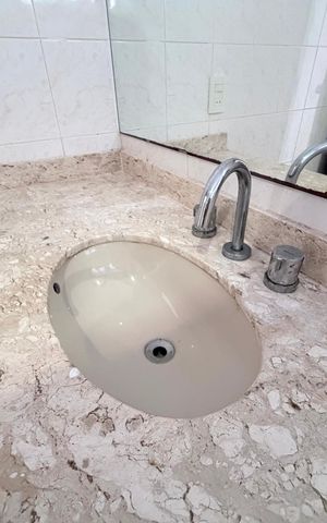 Casa de condomínio à venda com 220m², 3 quartos e 2 vagas Casa de condomínio à venda com 220m², 3 quartos e 2 vagasBanheiro da Suíte 1