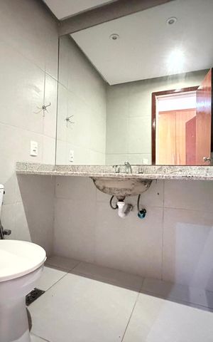 Casa de condomínio à venda com 220m², 3 quartos e 2 vagas Casa de condomínio à venda com 220m², 3 quartos e 2 vagasBanheiro social