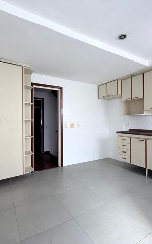 Casa de condomínio à venda com 220m², 3 quartos e 2 vagas Casa de condomínio à venda com 220m², 3 quartos e 2 vagasCozinha