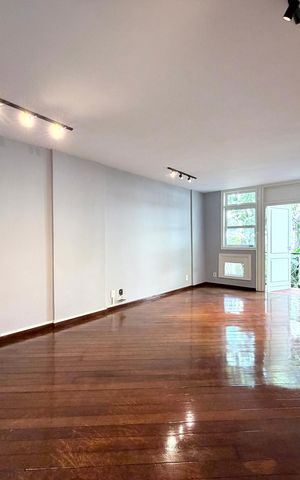 Casa de condomínio à venda com 220m², 3 quartos e 2 vagas Casa de condomínio à venda com 220m², 3 quartos e 2 vagasSala
