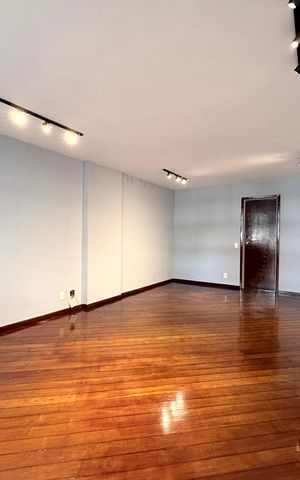 Casa de condomínio à venda com 220m², 3 quartos e 2 vagas Casa de condomínio à venda com 220m², 3 quartos e 2 vagasSala
