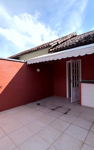 Casa de condomínio à venda com 220m², 3 quartos e 2 vagas Casa de condomínio à venda com 220m², 3 quartos e 2 vagasVaranda