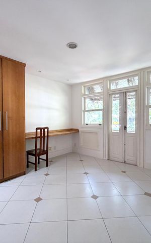 Casa de condomínio à venda com 220m², 3 quartos e 2 vagas Casa de condomínio à venda com 220m², 3 quartos e 2 vagasQuarto