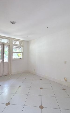 Casa de condomínio à venda com 220m², 3 quartos e 2 vagas Casa de condomínio à venda com 220m², 3 quartos e 2 vagasQuarto