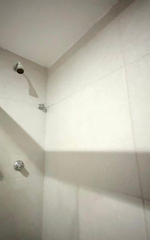 Casa de condomínio à venda com 220m², 3 quartos e 2 vagas Casa de condomínio à venda com 220m², 3 quartos e 2 vagasBanheiro social